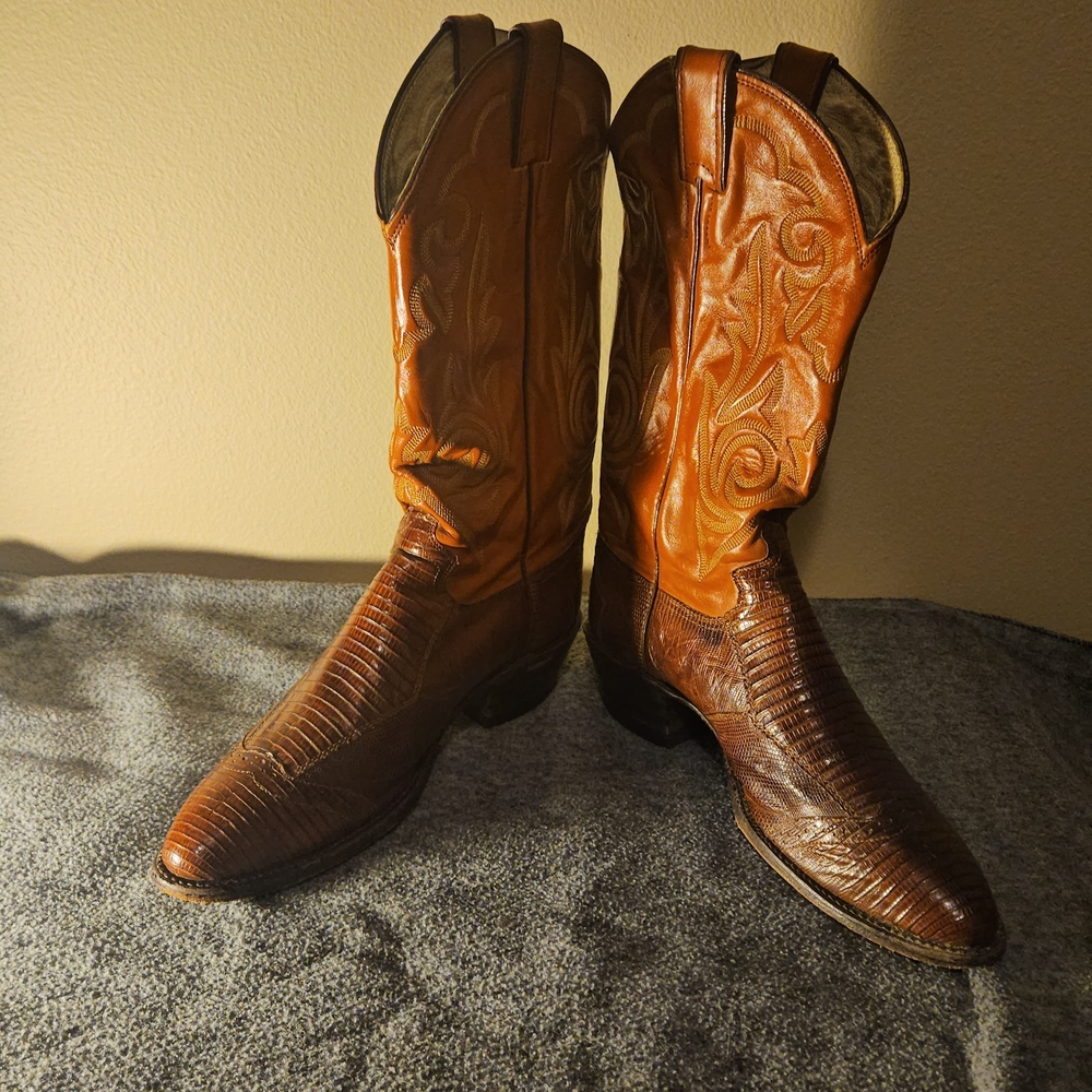 Justin Cowboy Boots. Size 7 1/2 D. style # 8382. Lizard skin.